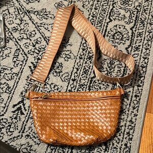 Elegant Woven Leather Crossbody Bag